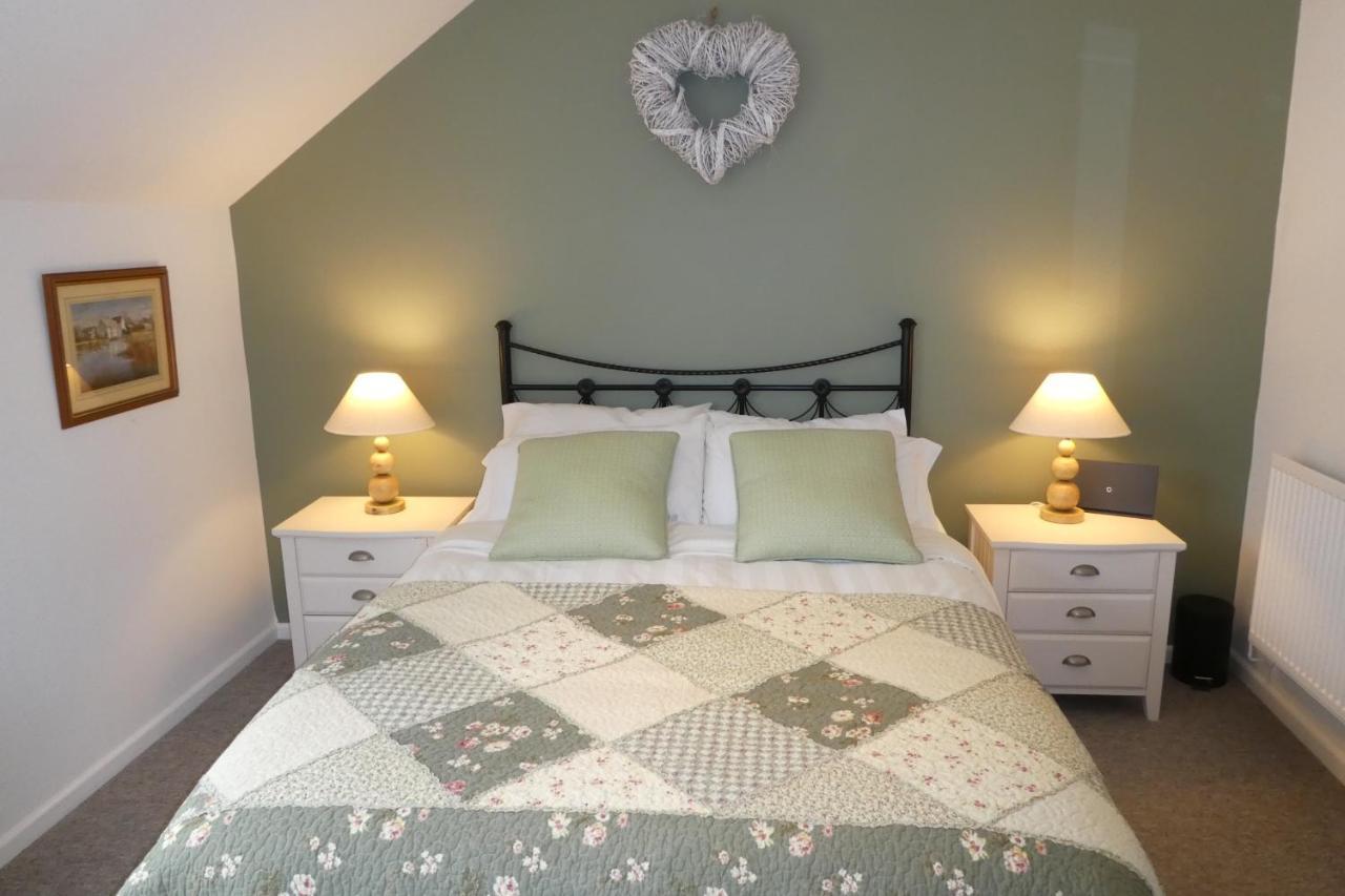 Liming Lodge - Lakeside Home In The Cotswolds South Cerney Buitenkant foto