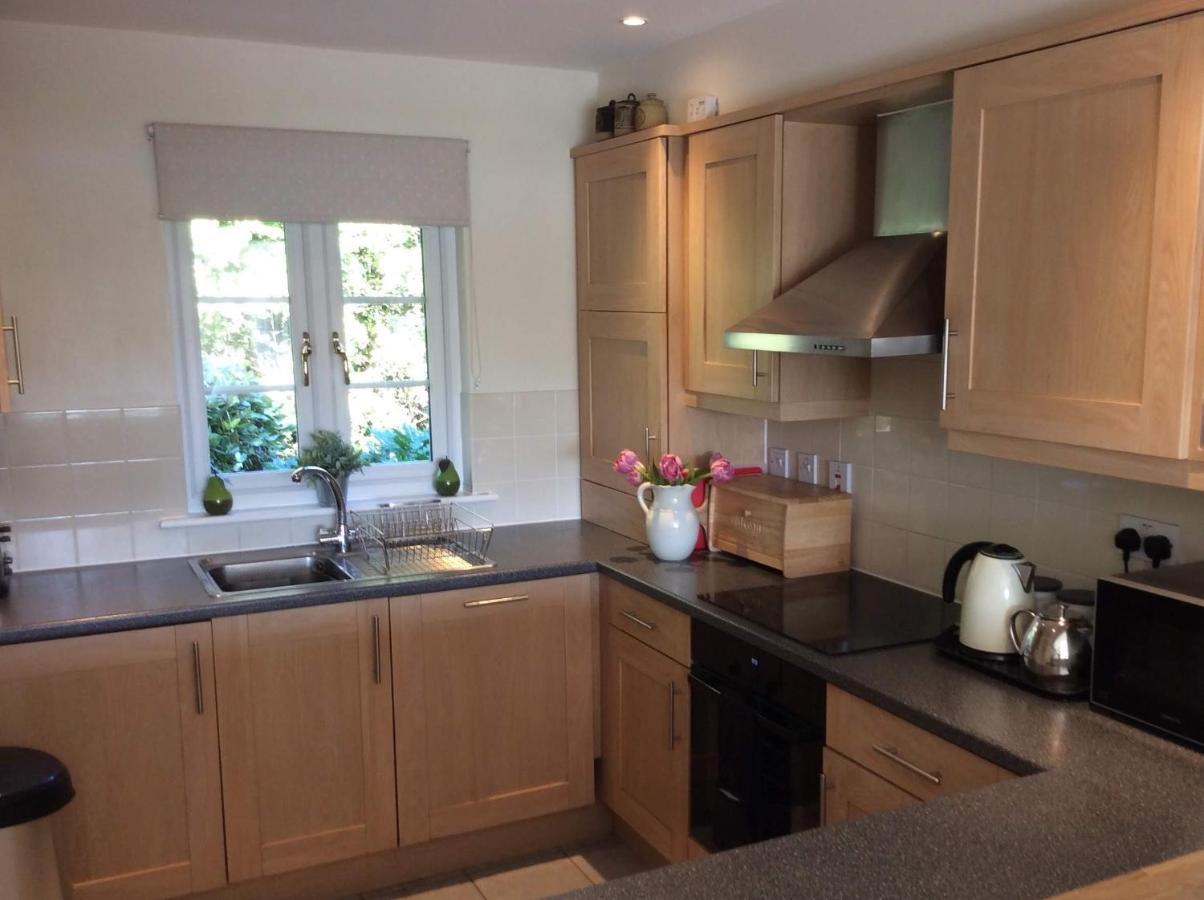 Liming Lodge - Lakeside Home In The Cotswolds South Cerney Buitenkant foto
